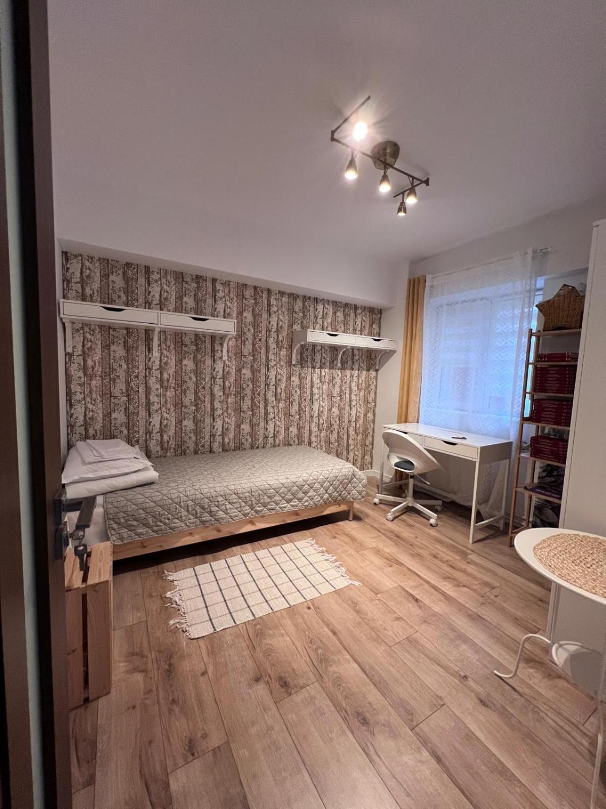 Central-Home Târgu Jiu Eksteriør bilde